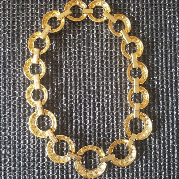Shiny Gold-tone Hammered Links Necklace - Picture 4 of 4